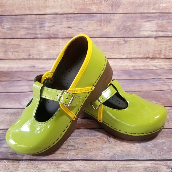 Girls Sanita lime green patent t-strap clogs - Picture 6 of 8